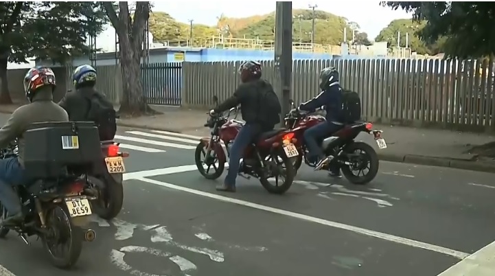 Maringá testa nova sinalização de LED e amplia bolsões de motocicletas