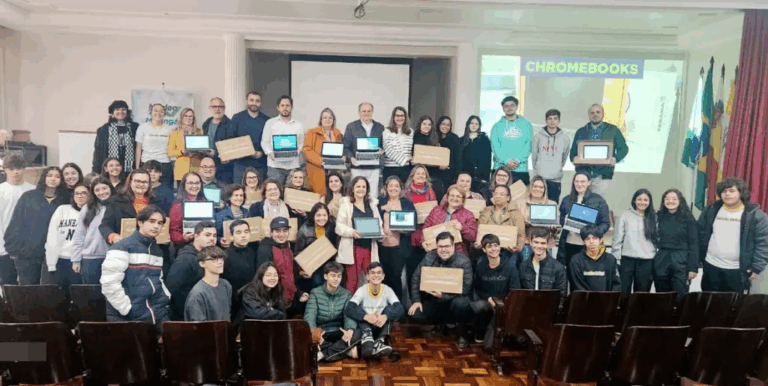 Região de Maringá recebe quase 2 mil chromebooks para rede estadual