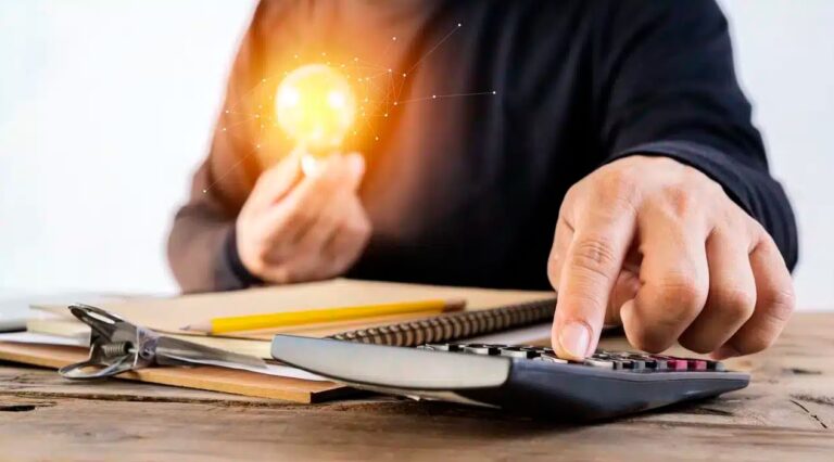 Maringaenses reclamam de aumento na conta de luz