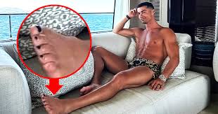 Cristiano Ronaldo usa esmalte nos pés