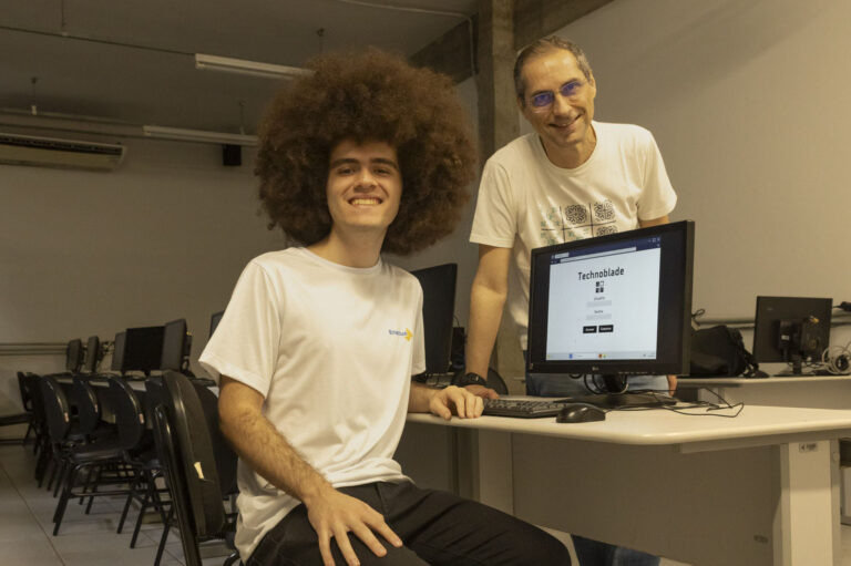 Estudante da UEM vence hackathon nacional com projeto de IA