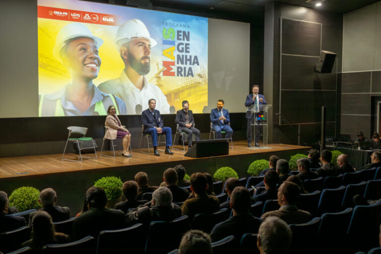 Programa Mais Engenharia vai capacitar engenheiros e engenheiras de pequenos municípios do Paraná