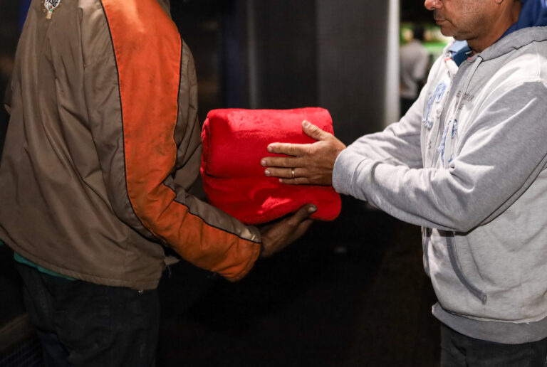 Centro Pop realiza abordagem social em Operação Inverno