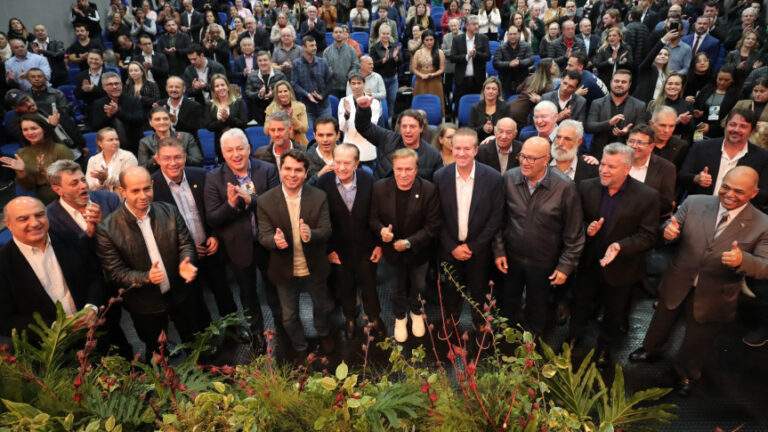 Em Sessão Especial, deputados recebem reivindicações da sociedade civil organizada de Campo Mourão e Região