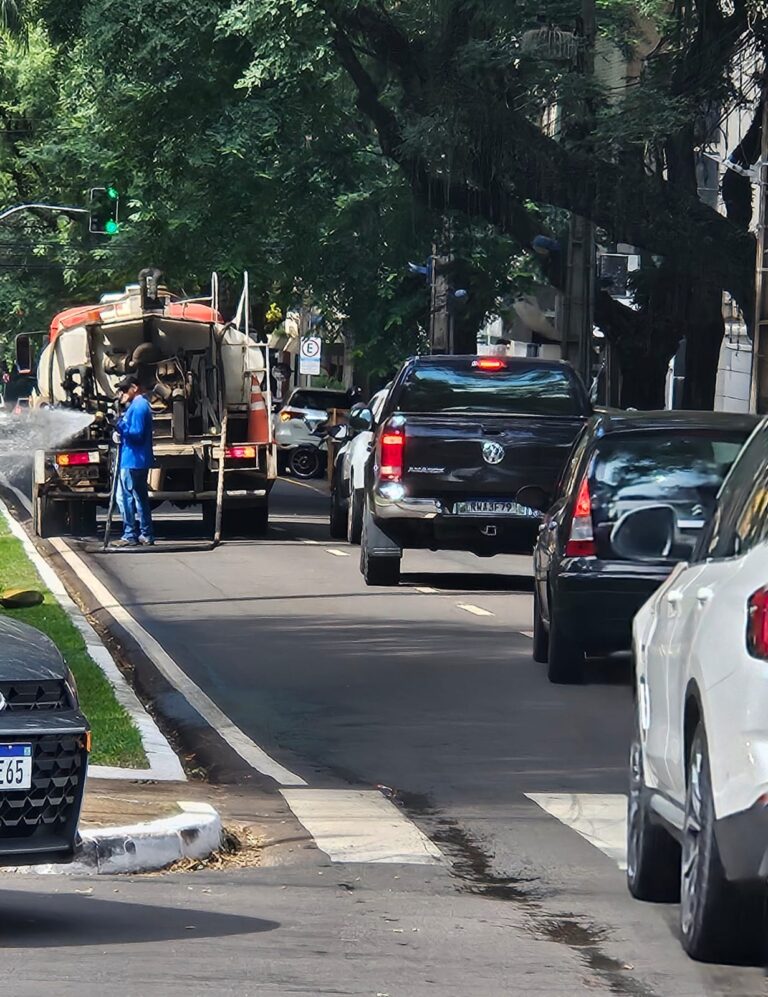 Serviços em horário de pico geram críticas de motoristas em Maringá
