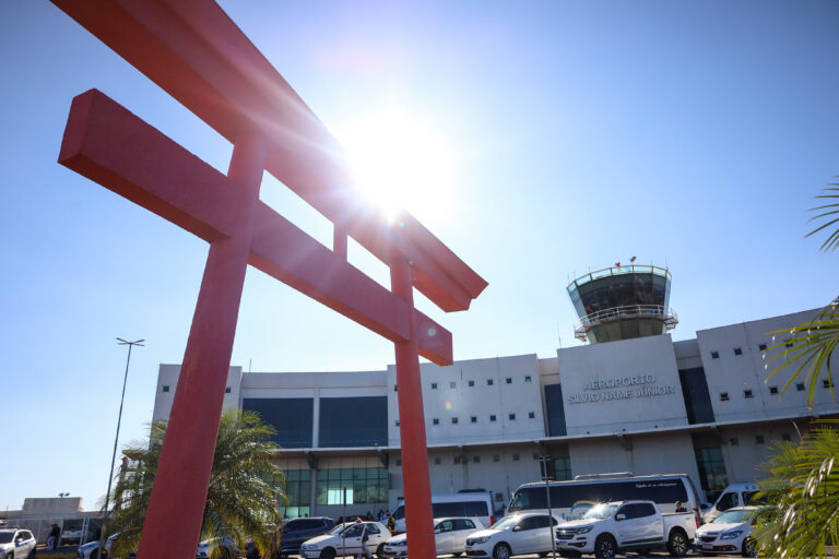 Aeroporto bate recorde de passageiros e voos