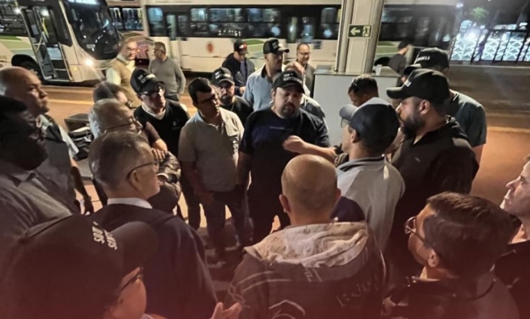 Transporte coletivo sofre paralisação com greve