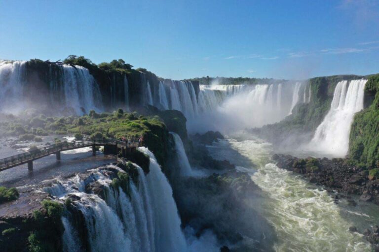 Paraná recebe mais de 627 mil turistas estrangeiros no 1º semestre