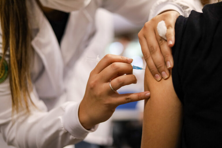 Saúde alcança 51% de cobertura vacinal contra a gripe
