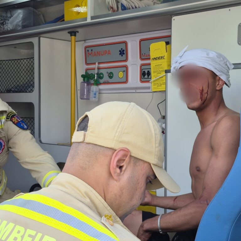 Dá voadora em idoso e leva paulada na cabeça
