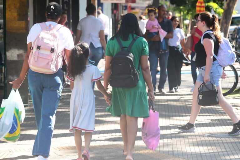 63% dos maringaenses pretendem comprar presente para Dia dos Pais