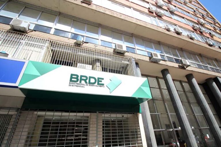 Com salários de até R$ 10,1 mil, BRDE abre concurso para vagas de ensino médio e superior