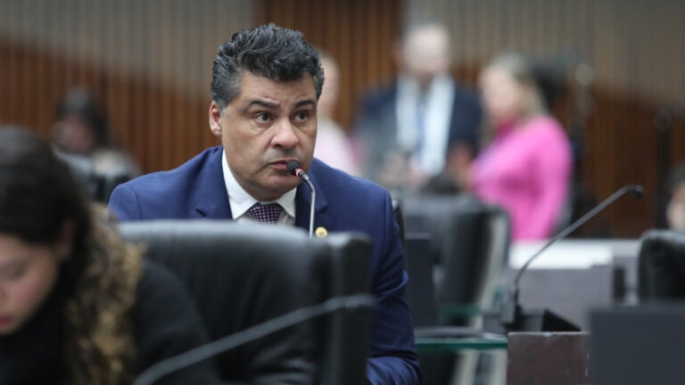 Projeto apresentado pelo deputado Marcelo Rangel (PSD) prevê prioridade em piscinas públicas para pessoas com fibromialgia
