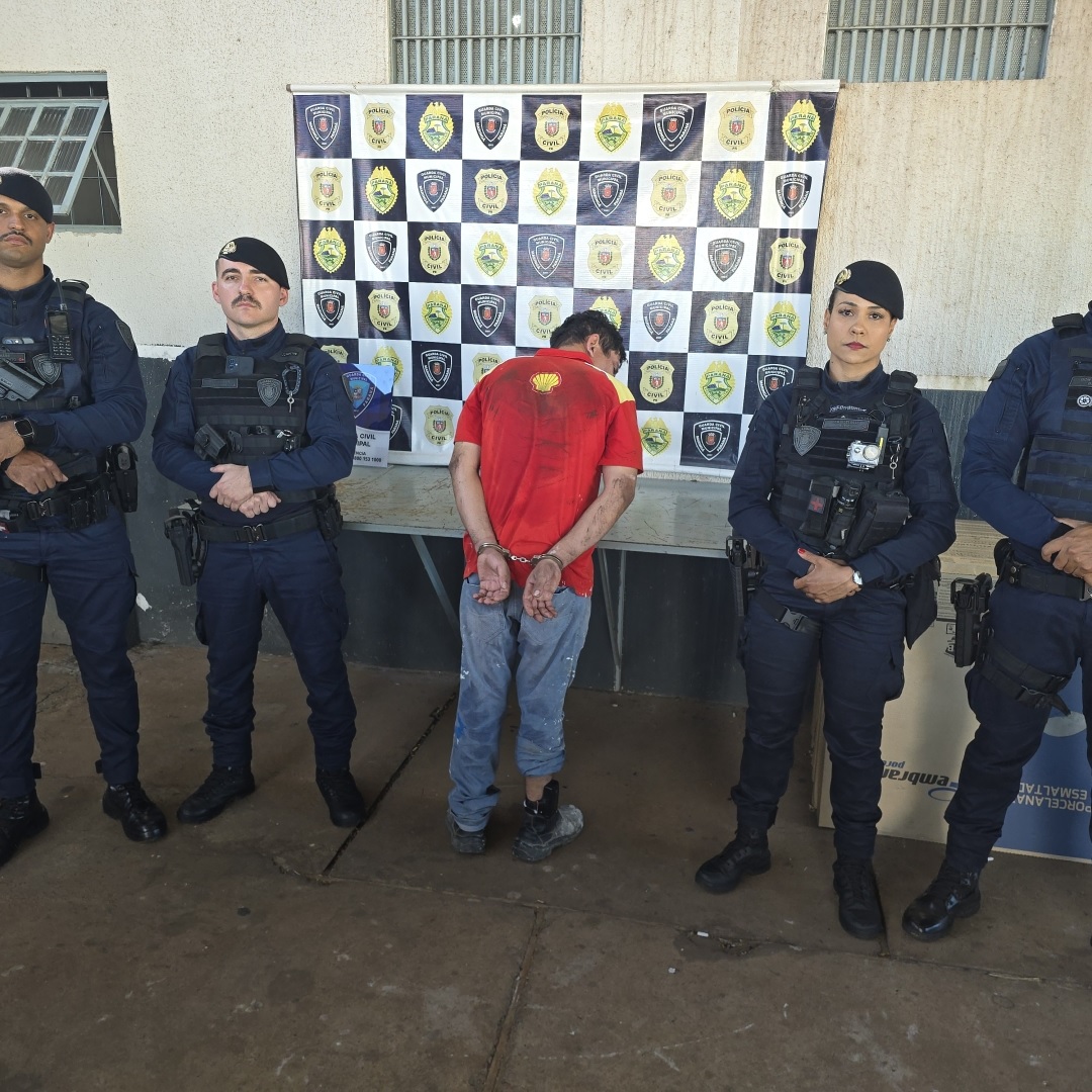 Ameaça guardas com simulacro e acaba algemado