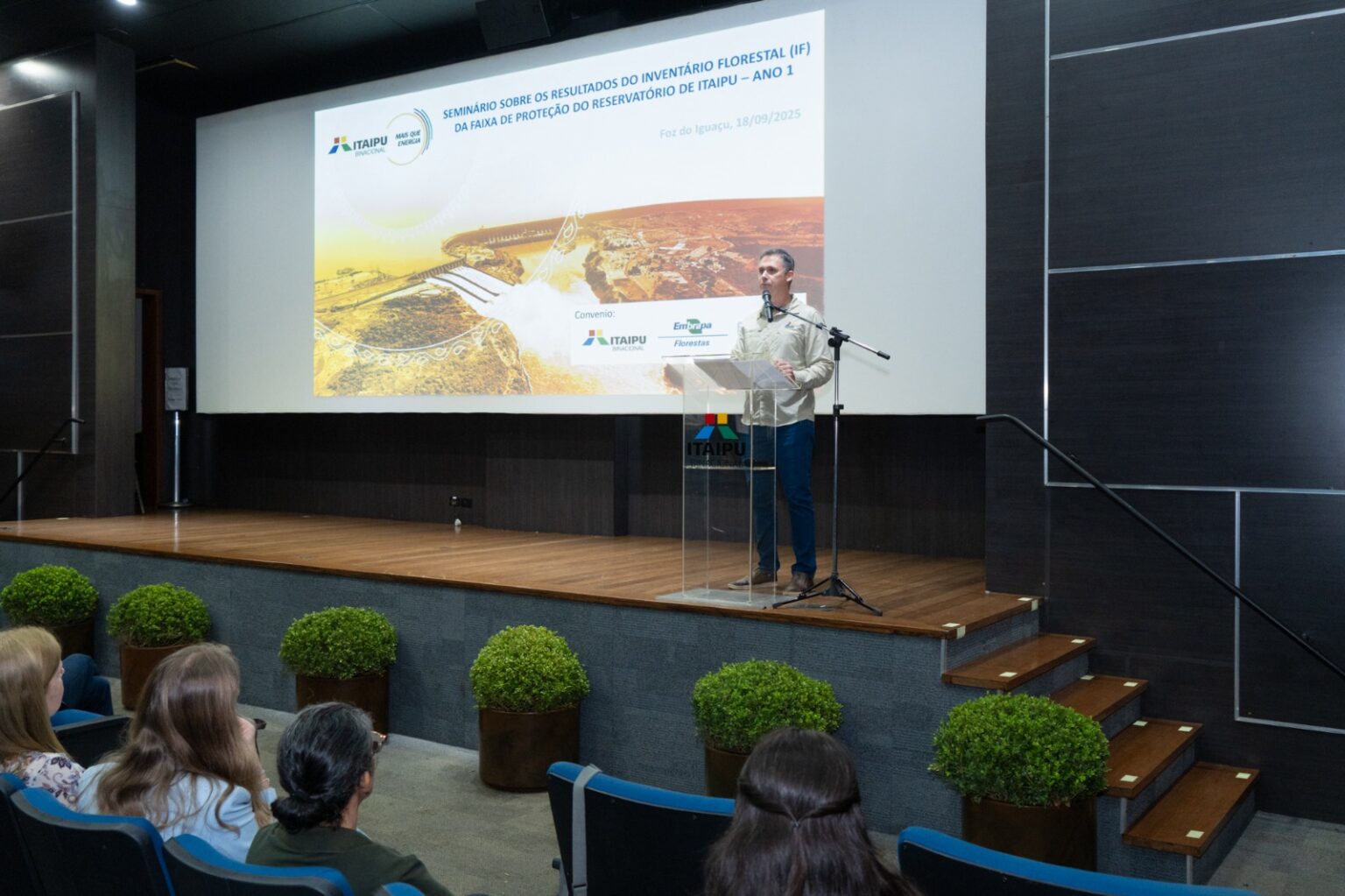 Em 40 anos, Itaipu triplica a diversidade vegetal da faixa de proteção do reservatório